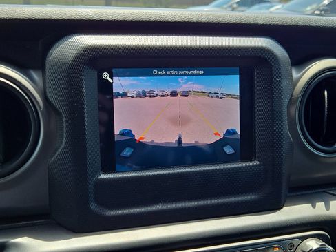 Used 2023 Jeep Gladiator Sport AWD/4WD image 18