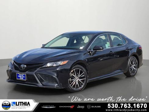 Used 2024 Toyota Camry SE FWD image 1