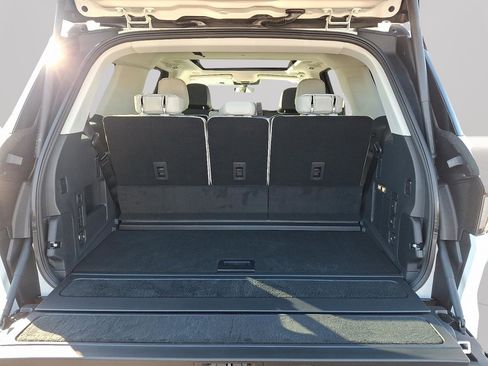 New 2025 Lincoln Navigator Reserve image 10