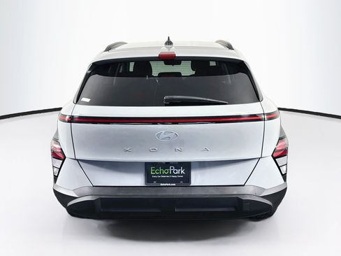Used 2025 Hyundai Kona SEL FWD image 7