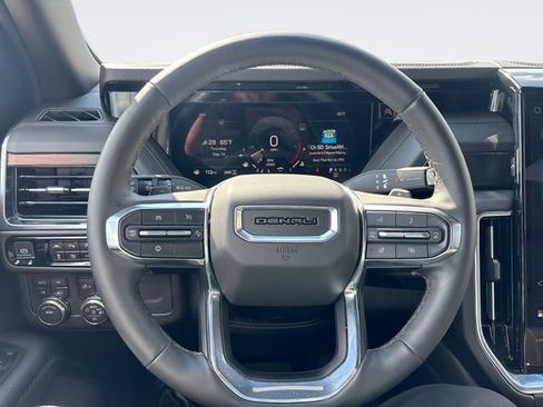 Used 2025 GMC Yukon XL Denali AWD/4WD image 14