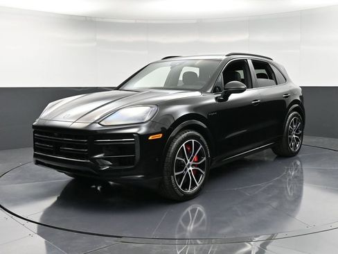 New 2026 Porsche Cayenne Turbo AWD/4WD image 1