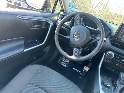 Used 2022 Toyota RAV4 LE AWD/4WD image 22