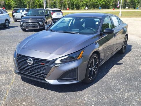 Used 2025 Nissan Altima 2.5 SR FWD image 6