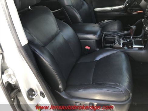 Used 2015 Lexus LX 570 4WD w/ Luxury Package image 26