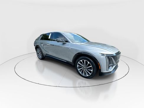 Used 2024 Cadillac Lyriq Sport RWD image 2