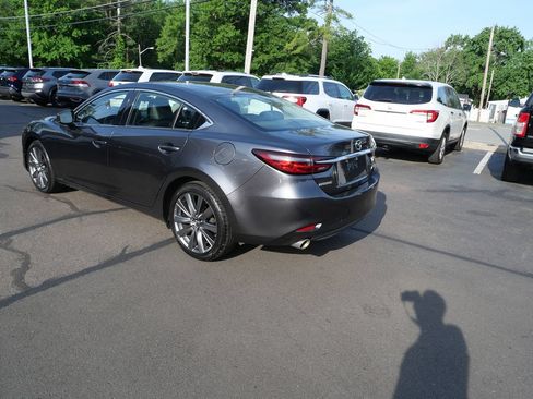Used 2021 Toyota Corolla LE FWD image 5