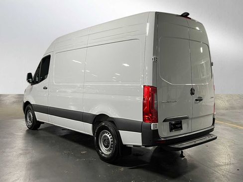 Used 2025 Mercedes-Benz Sprinter 2500 image 5