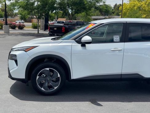 Used 2024 Nissan Rogue SV FWD image 12