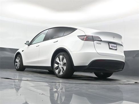 Used 2023 Tesla Model Y Long Range image 40