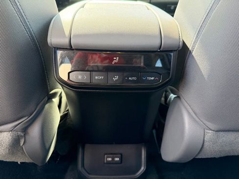 Used 2022 Toyota Highlander LE image 13