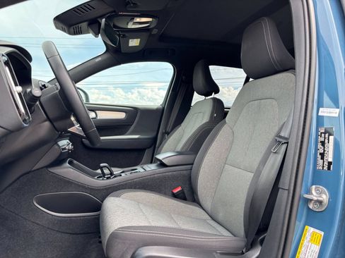 Used 2024 Volvo XC40 B5 Core AWD/4WD image 29