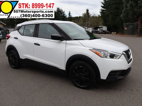 Used 2019 Nissan Kicks S image 9
