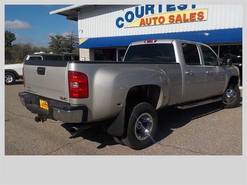 Used 2009 GMC Sierra 3500 SLT w/ SLT Convenience Package image 9