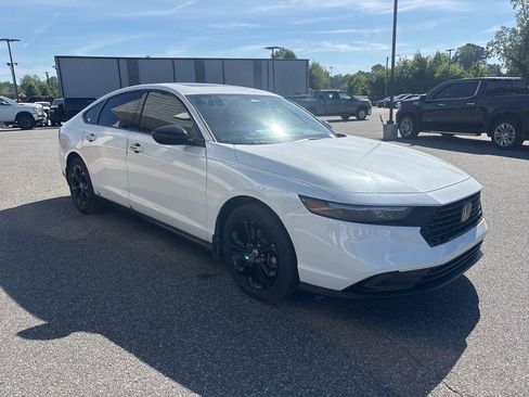 Used 2025 Honda Accord SE image 9