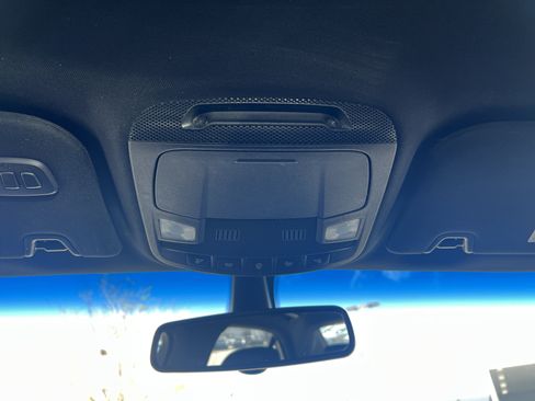 Used 2018 Lincoln Continental Premiere image 26