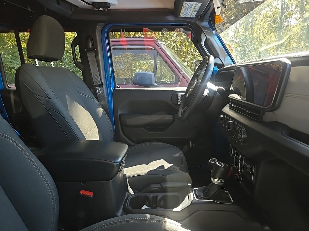 Used 2024 Jeep Wrangler Unlimited AWD/4WD image 11