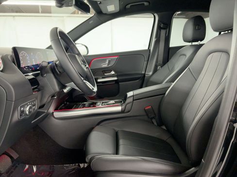 Certified 2025 Mercedes-Benz GLA 250 image 5