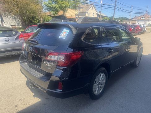 Used 2017 Subaru Outback 2.5i Premium AWD/4WD image 5
