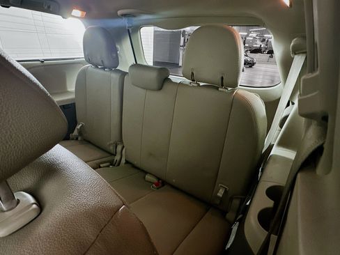 Used 2016 Toyota Sienna XLE image 28