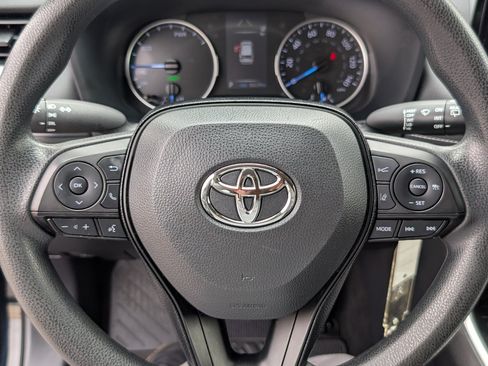 Used 2019 Toyota RAV4 LE w/ Carpet Mat Package AWD/4WD image 18