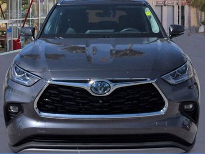 Used 2024 Toyota Highlander Platinum