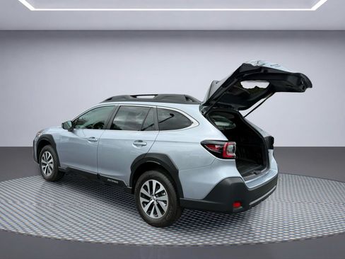 Used 2024 Subaru Outback Premium AWD/4WD image 8