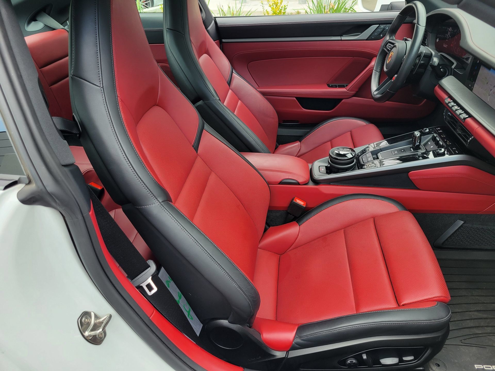Certified 2025 Porsche 911 Carrera RWD image 29