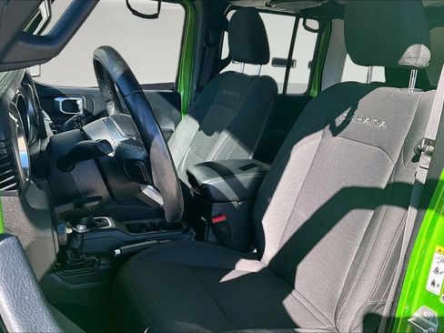 Used 2018 Jeep Wrangler Unlimited Sahara w/ Uconnect 4C Nav & Sound Group image 19