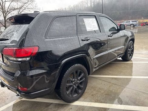 Used 2020 Jeep Grand Cherokee Altitude image 4