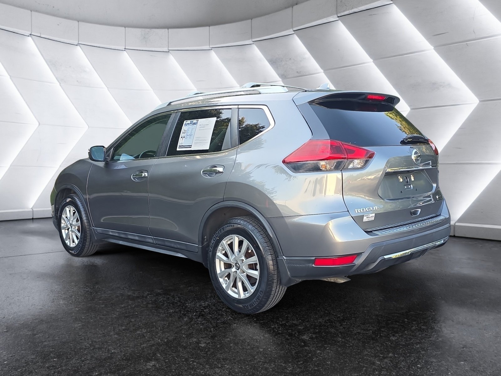 Used 2020 Nissan Rogue S w/ Special Edition Package FWD image 3