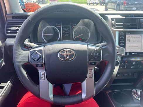 Used 2022 Toyota 4Runner Limited AWD/4WD image 13