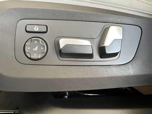 Used 2026 BMW X5 xDrive40i w/ M Sport Package image 21