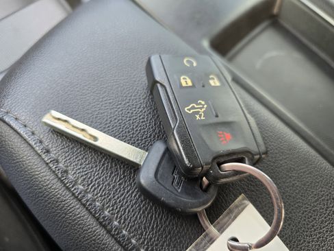 Used 2020 Chevrolet Silverado 1500 Custom w/ Custom Value Package image 30