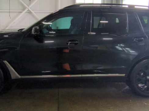 Used 2021 BMW X7 xDrive40i w/ Premium Package AWD/4WD image 2