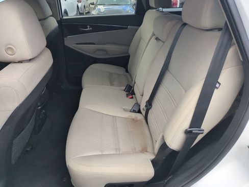 Used 2019 Kia Sorento FWD V6 image 28