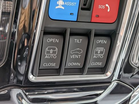 Used 2023 Jeep Grand Cherokee L Overland w/ Advanced Protech Group III AWD/4WD image 25