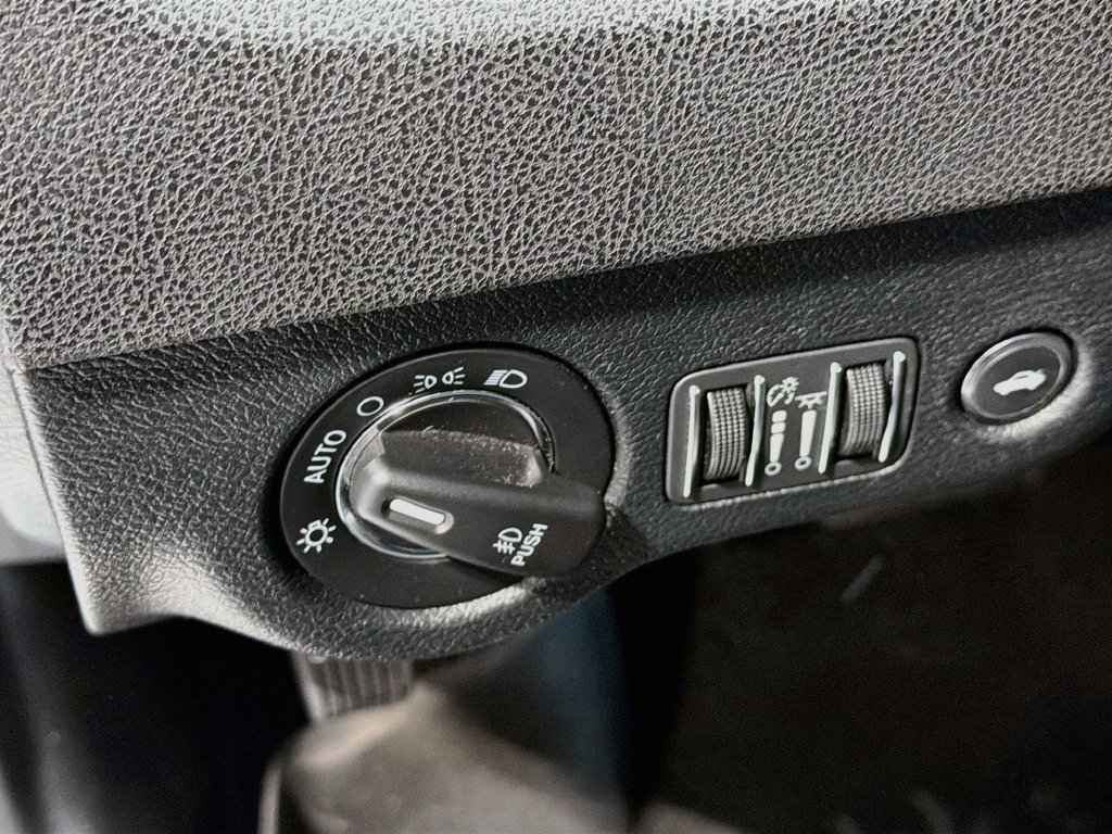Used 2018 Chrysler 300 S w/ 300S Premium Group AWD/4WD image 12