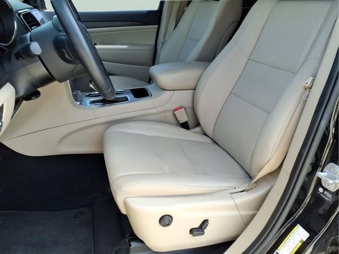 Used 2022 Jeep Grand Cherokee Laredo E image 10