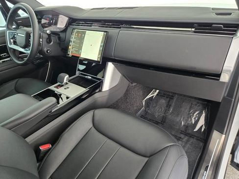 Certified 2024 Land Rover Range Rover SE AWD/4WD image 18