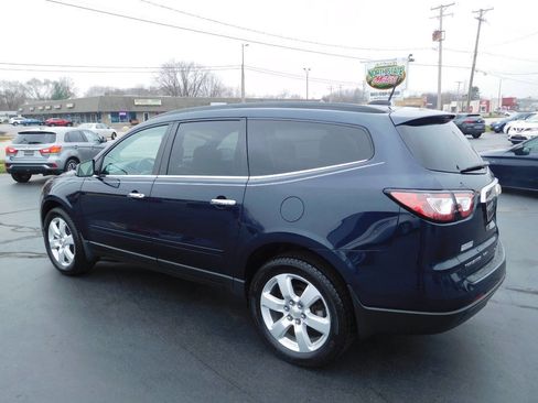 Used 2017 Chevrolet Traverse LT w/ Style and Technology Package image 12