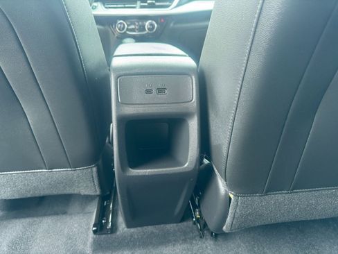 Used 2025 Chevrolet Trax LT image 24