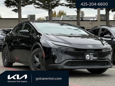 Used 2025 Toyota Prius LE FWD image 1