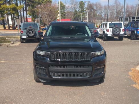 Used 2023 Jeep Grand Cherokee L Limited w/ Black Appearance Package image 2