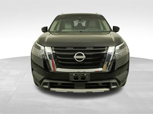 Used 2025 Nissan Pathfinder SL AWD/4WD image 3