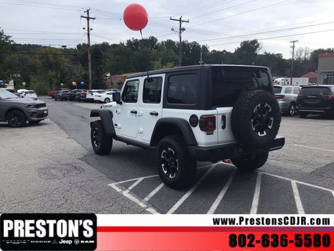 Used 2025 Jeep Wrangler Unlimited Rubicon AWD/4WD image 3