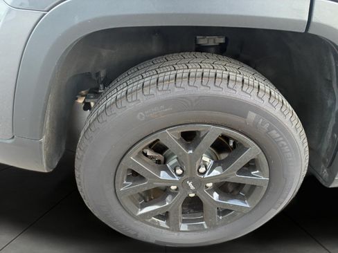 Used 2024 Jeep Grand Cherokee Limited AWD/4WD image 8
