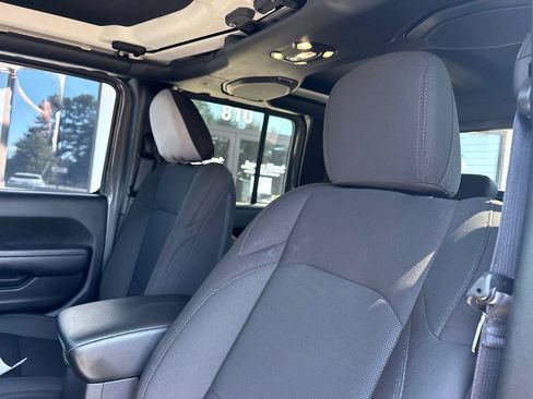 Used 2022 Jeep Gladiator Sport AWD/4WD image 3