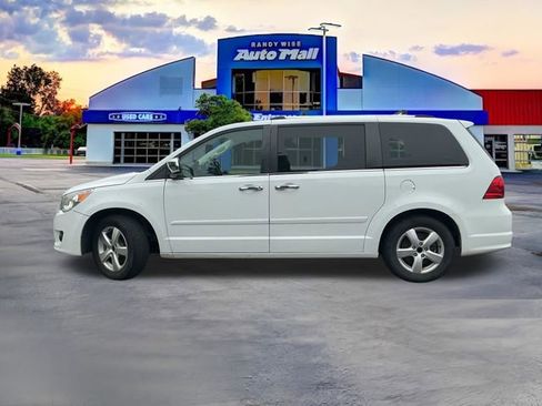 Used 2014 Volkswagen Routan SEL Premium FWD image 3