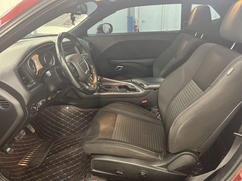 Used 2018 Dodge Challenger R/T RWD image 19
